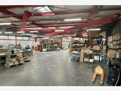 Local d'activité 3000m² à vendre à Berd'Huis