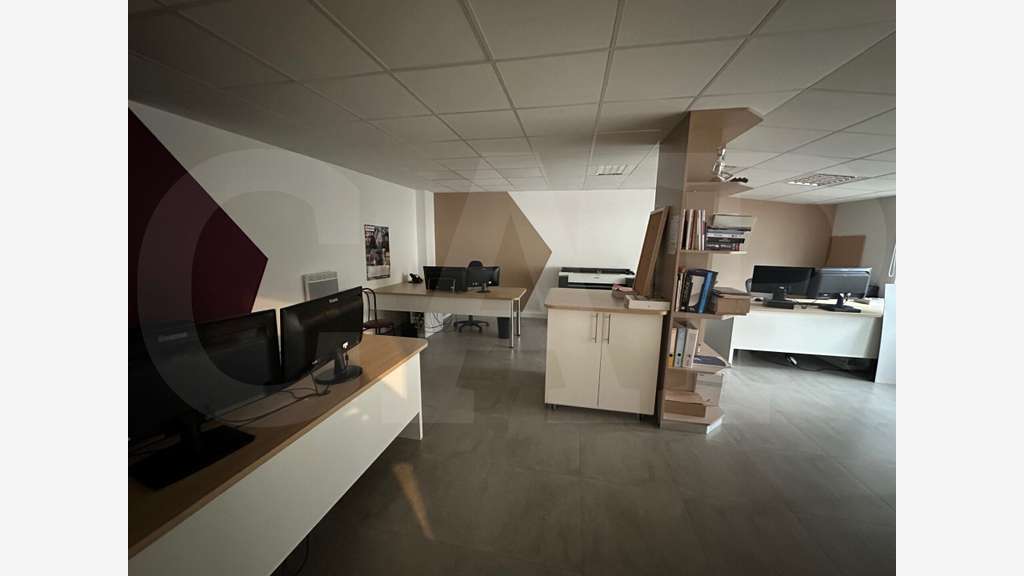 Vente local d'activité 2400m² sur 9000m² à Bédée