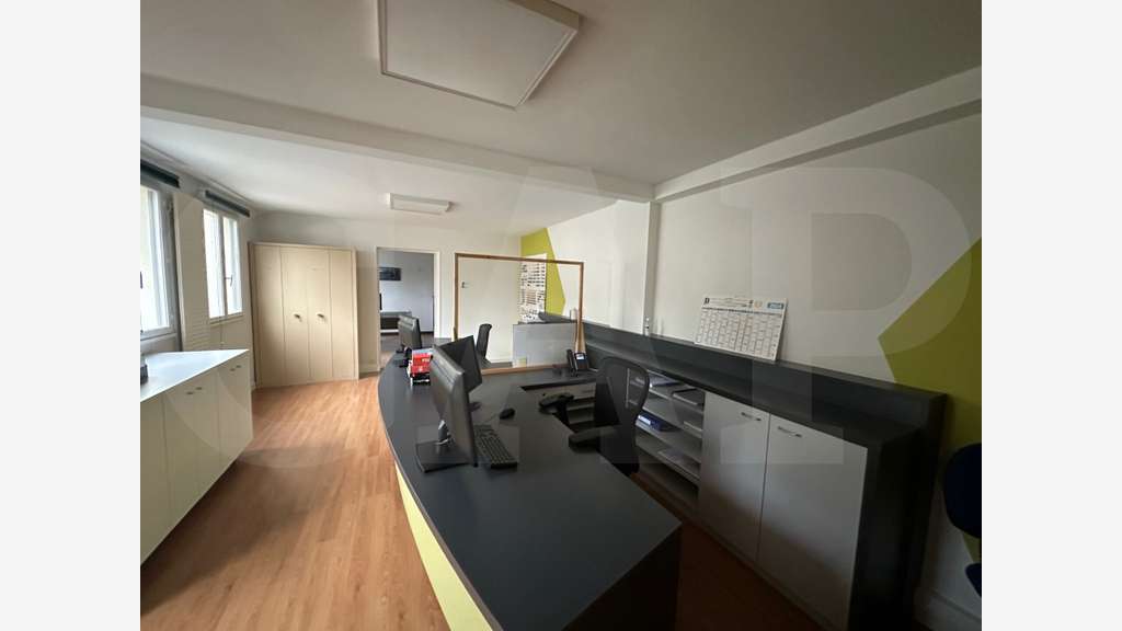 Vente local d'activité 2400m² sur 9000m² à Bédée