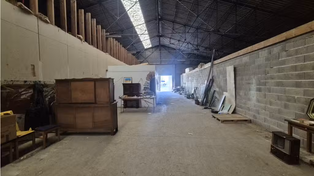 Vente local dépôt 350m² à Burgnac 