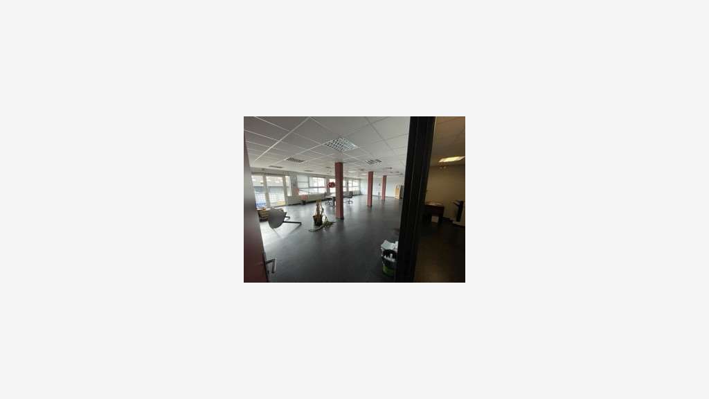 À vendre local d'activités 1700m² à Calais 