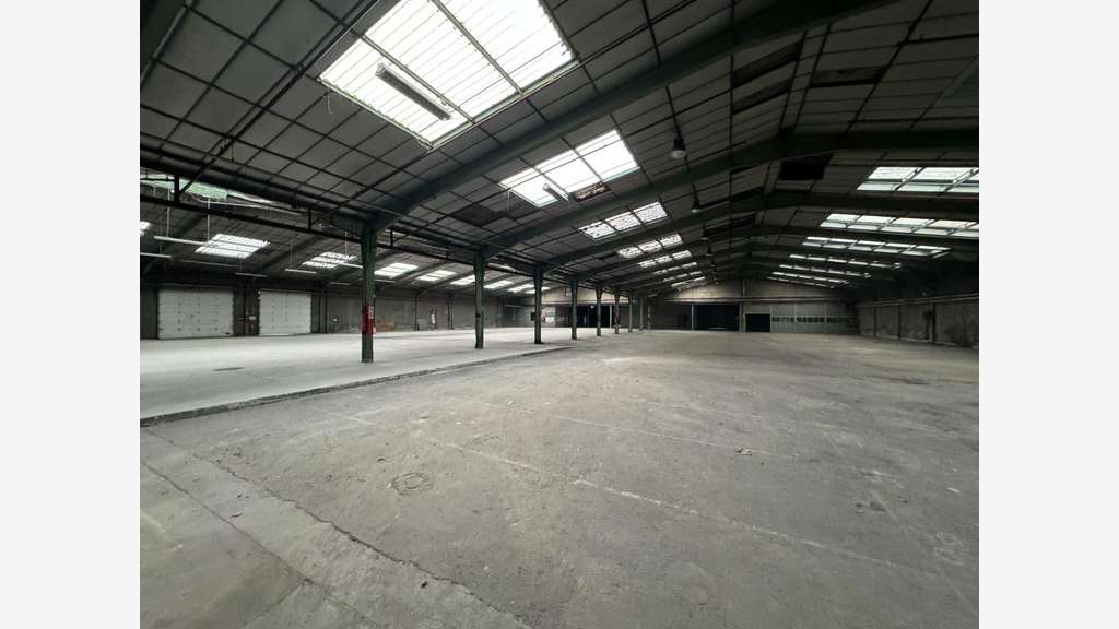 Vente local activité rénové 825m² à Canteleu
