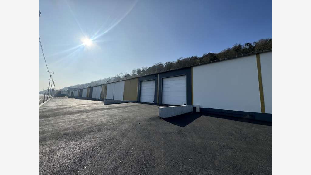 Vente local activité rénové 825m² à Canteleu