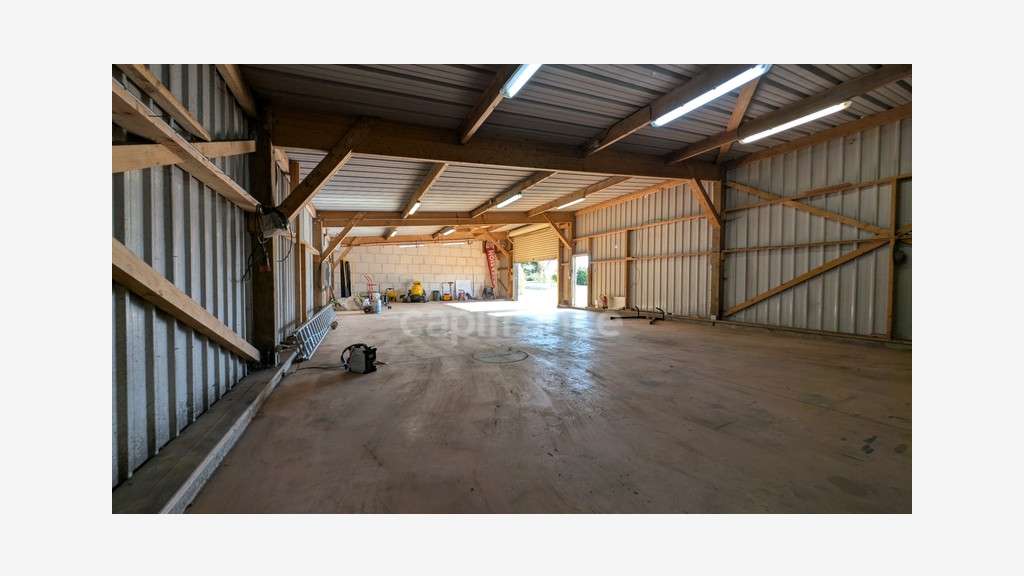 Locaux d'activités 650m² à vendre à Chandai