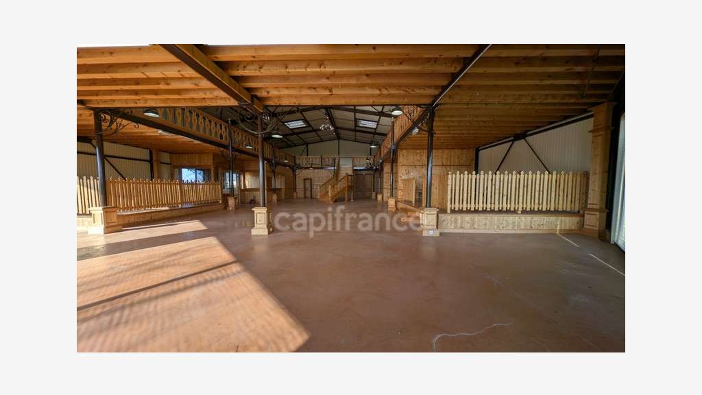 Locaux d'activités 650m² à vendre à Chandai