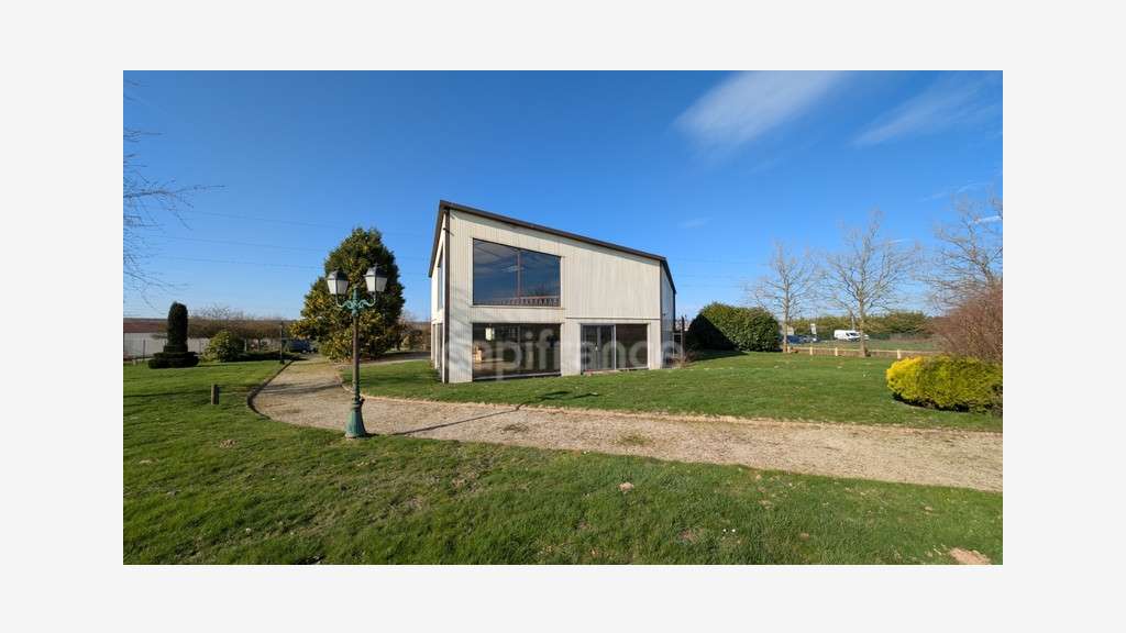 Locaux d'activités 650m² à vendre à Chandai