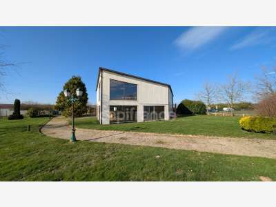 Locaux d'activités 650m² à vendre à Chandai