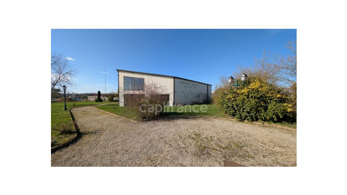 Locaux d'activités 650m² à vendre à Chandai