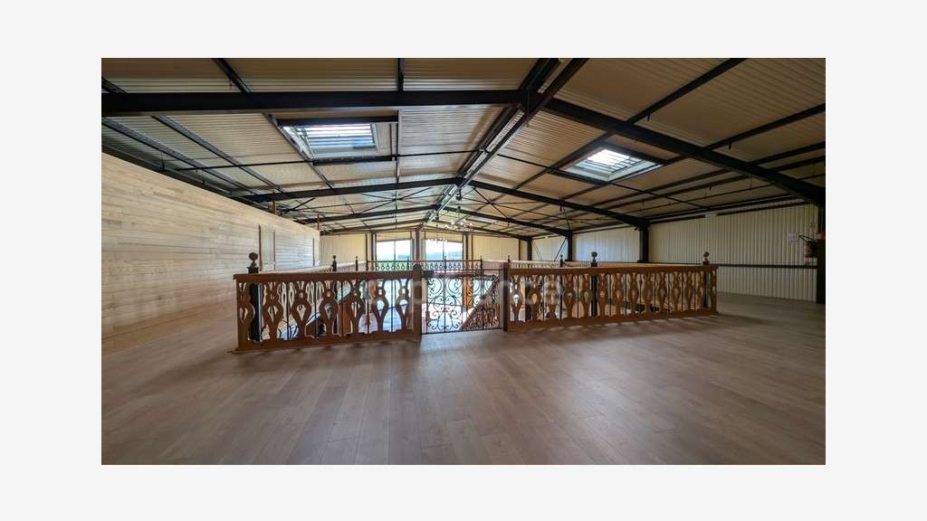 Locaux d'activités 650m² à vendre à Chandai