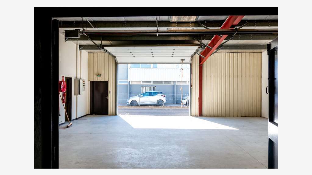 Vente local d'activité 973m² à Chassieu