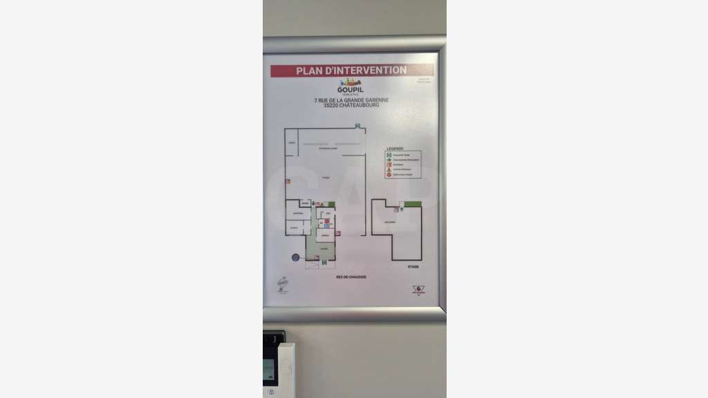 AV bâtiment 440m² independant sur axe Châteaubourg