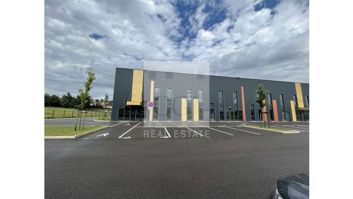 Vend local d'activité de 1649m² à Villefontaine