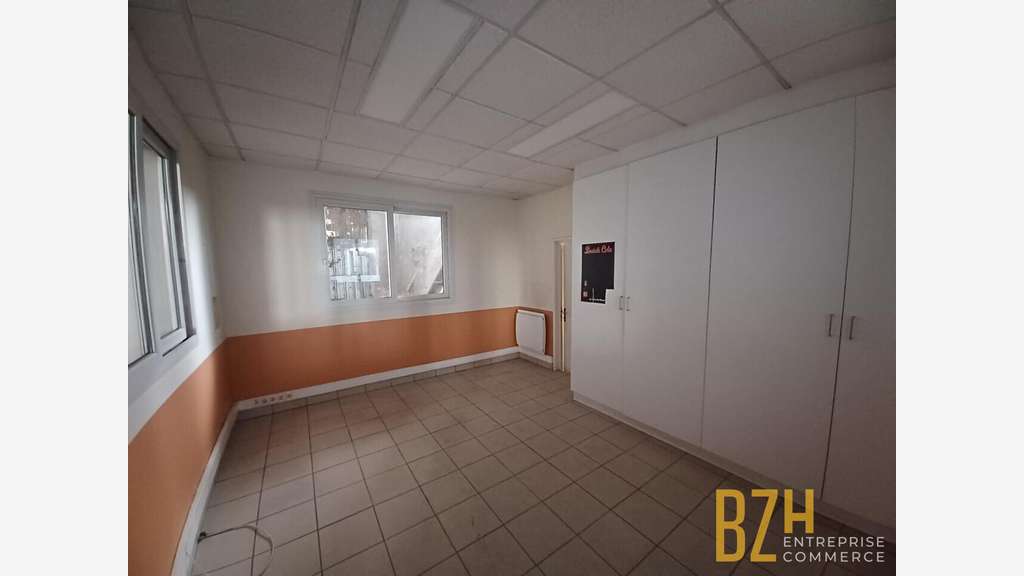 Vente local d'activité de 1 300m² à Quimperlé