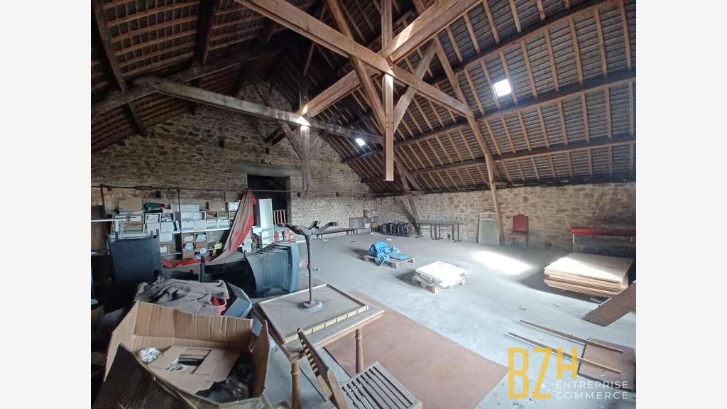 Vente local d'activité de 1 300m² à Quimperlé