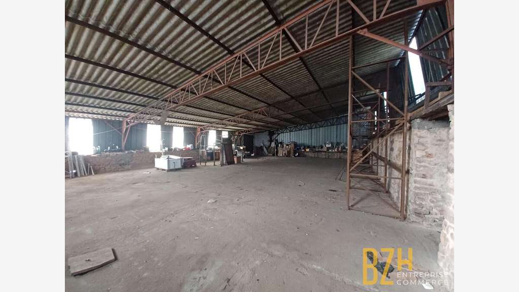 Vente local d'activité de 1 300m² à Quimperlé