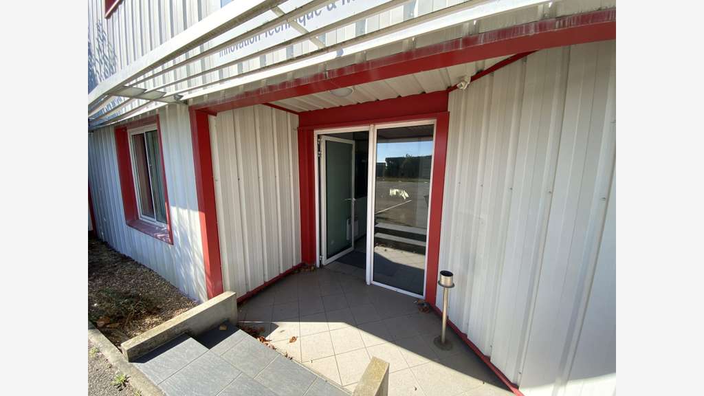 Local d'activité 730m² vendre à Abondant