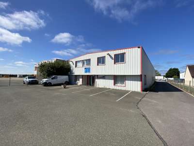 Local d'activité 730m² vendre à Abondant
