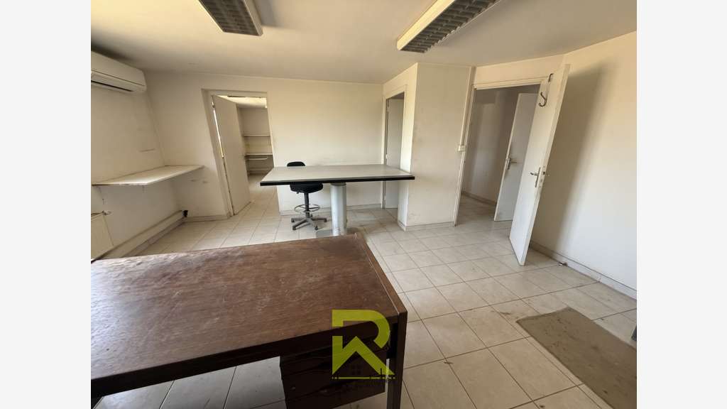 Vente local industriel 700m² avec logement à Agde