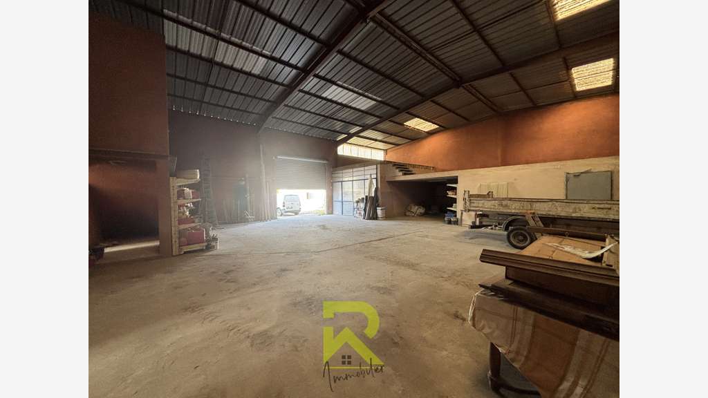 Vente local industriel 700m² avec logement à Agde