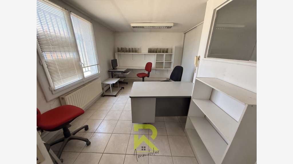 Vente local industriel 700m² avec logement à Agde