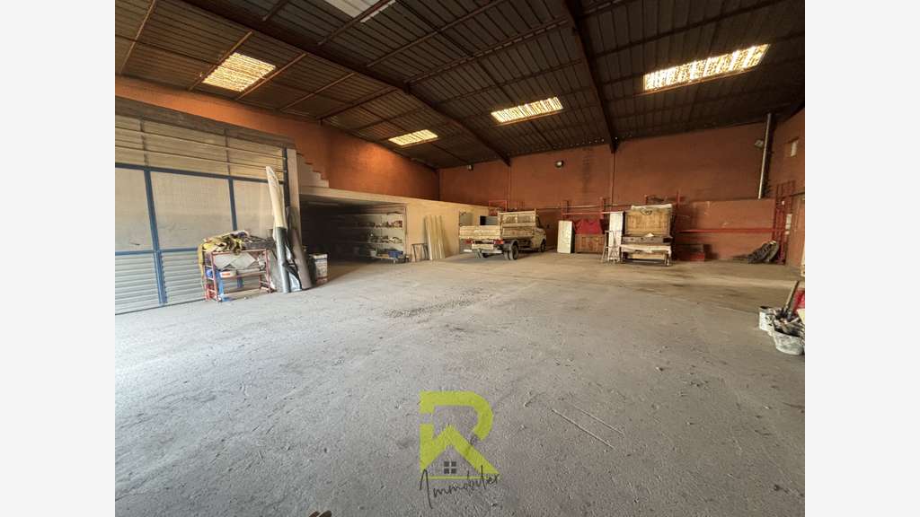 Vente local industriel 700m² avec logement à Agde