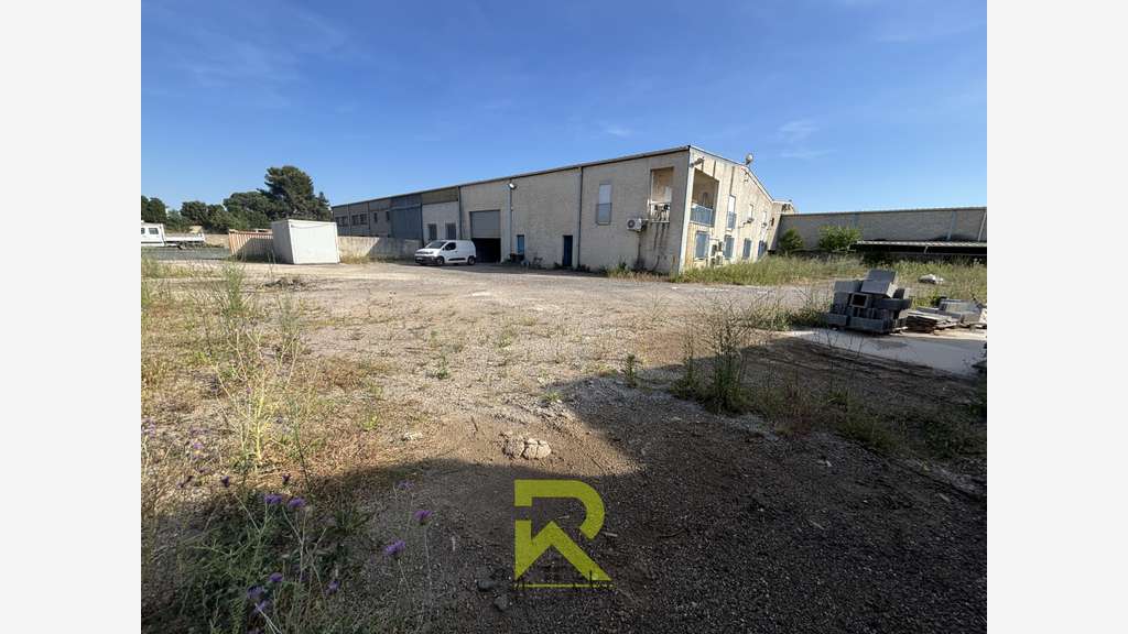 Vente local industriel 700m² avec logement à Agde