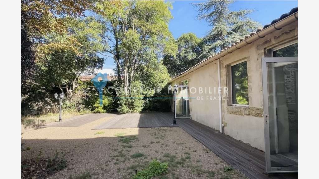 Vente ensemble commerce + habitation à Aimargues