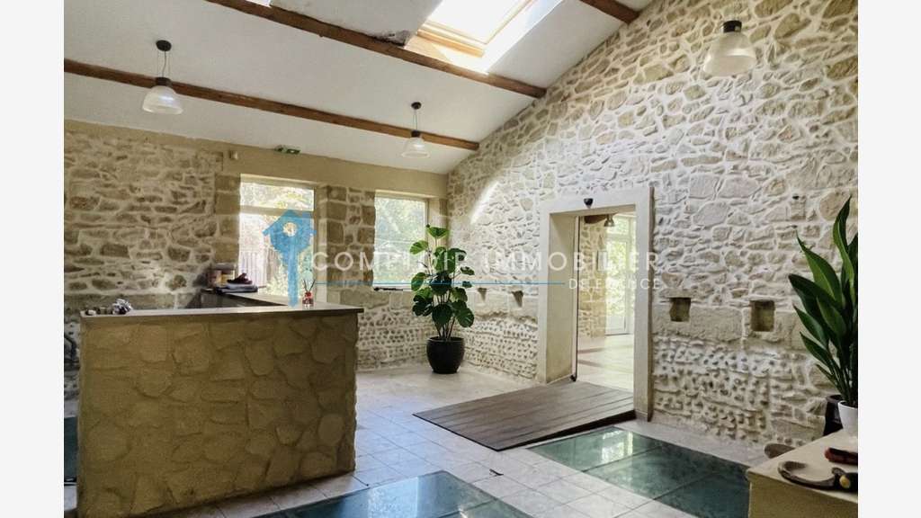 Vente ensemble commerce + habitation à Aimargues