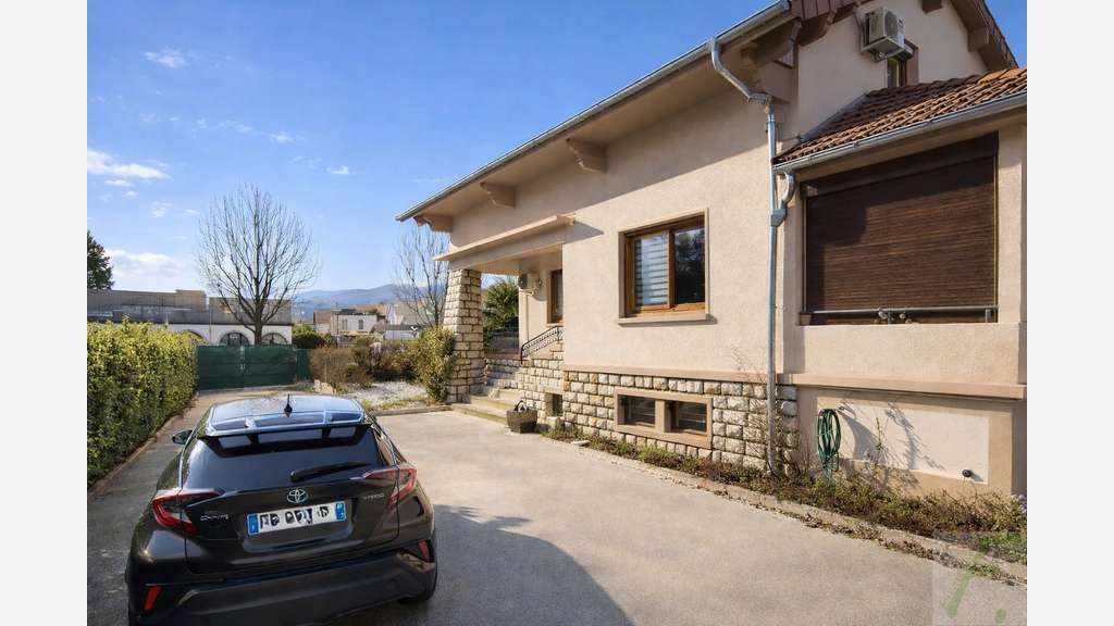 AV immeuble 240m² empl stratégique Aix-les-Bains