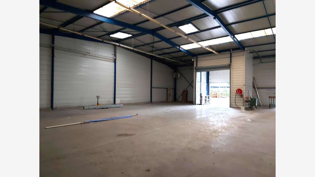 Ensemble immobilier d'activités 1000m² sur Alençon