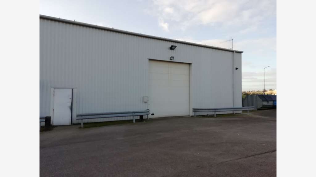 Ensemble immobilier d'activités 1000m² sur Alençon
