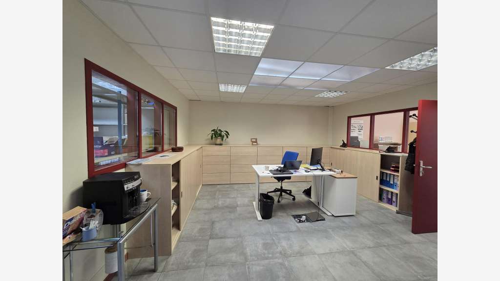 Local 200m² sur 703m² à vendre à Angers Est