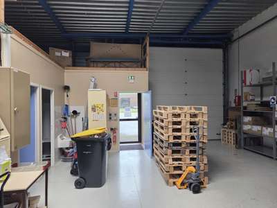 Local 200m² sur 703m² à vendre à Angers Est