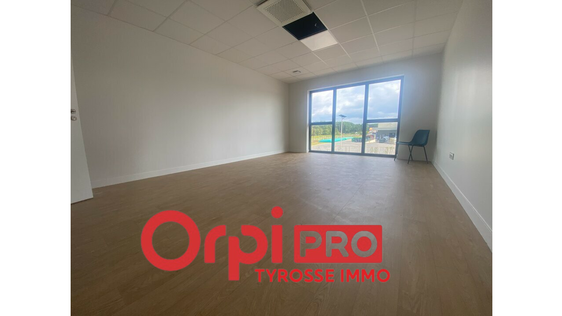 Vente bureau local professionnel 35m² à Angresse