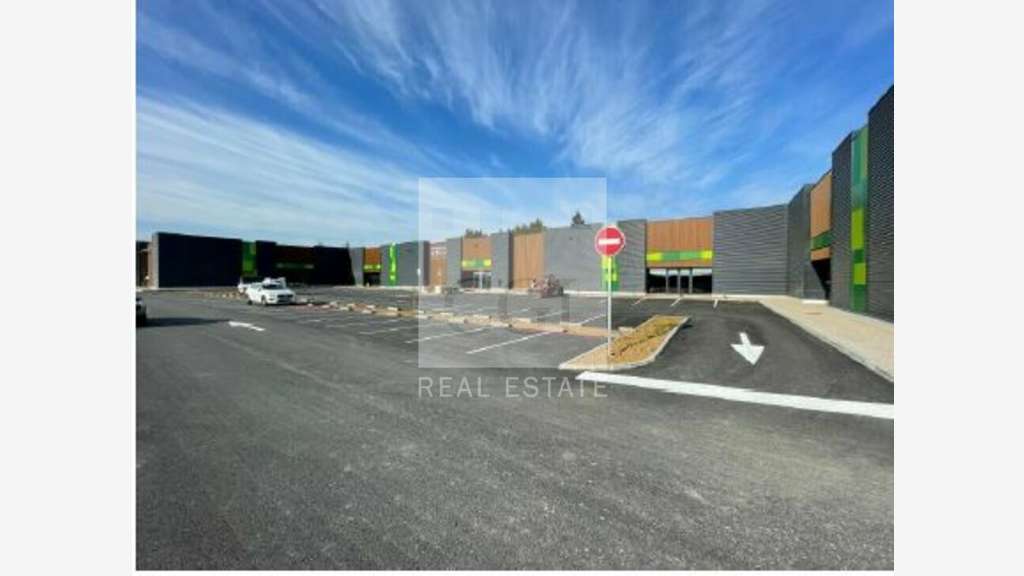 Vente local commercial 2950m² à Anse