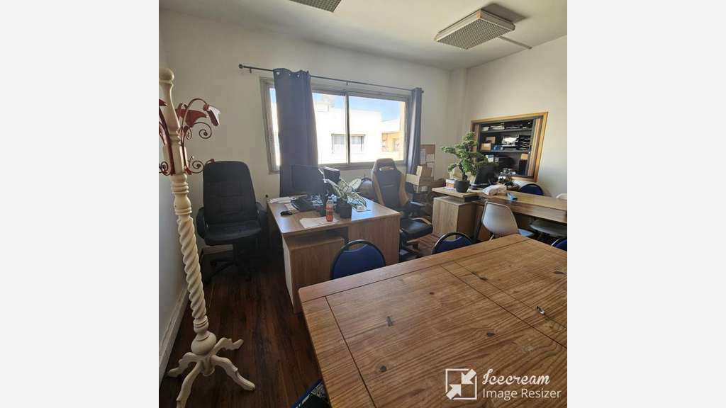 AV murs vides 46m² bureaux ou médical à Antibes