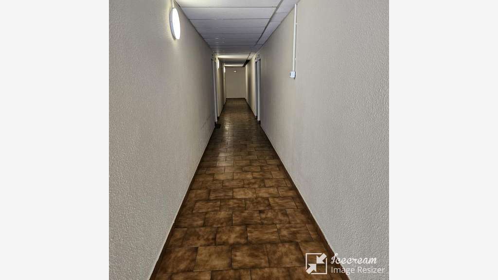 AV murs vides 46m² bureaux ou médical à Antibes