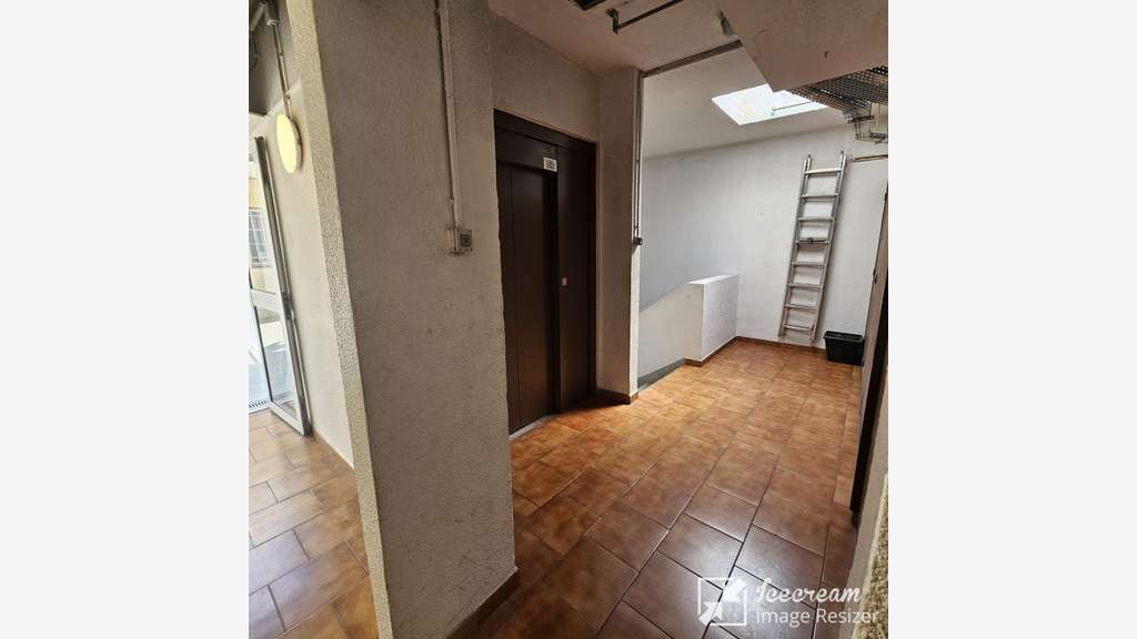 AV murs vides 46m² bureaux ou médical à Antibes