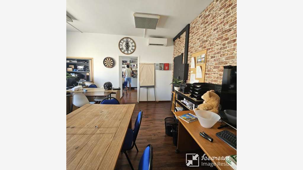 AV murs vides 46m² bureaux ou médical à Antibes