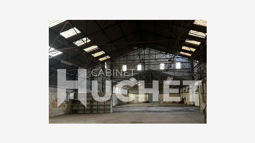 A vendre ancien site industriel 2500m² à Argences