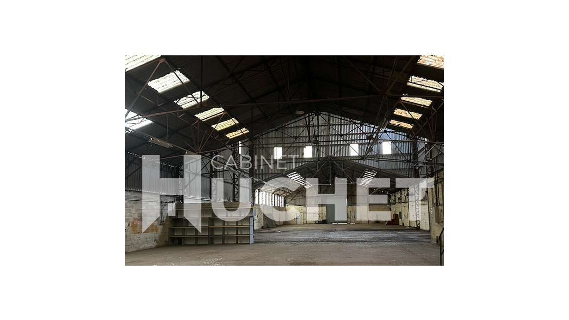 14. A VENDRE ancien site industriel sur une parcel
