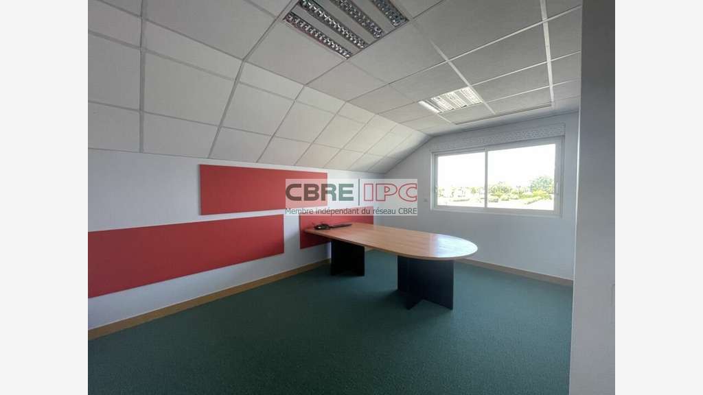 Vente local d'activités 1000m² à Auriac