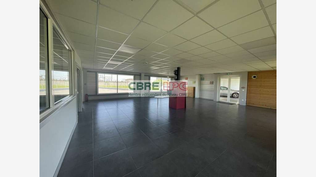Vente local d'activités 1000m² à Auriac
