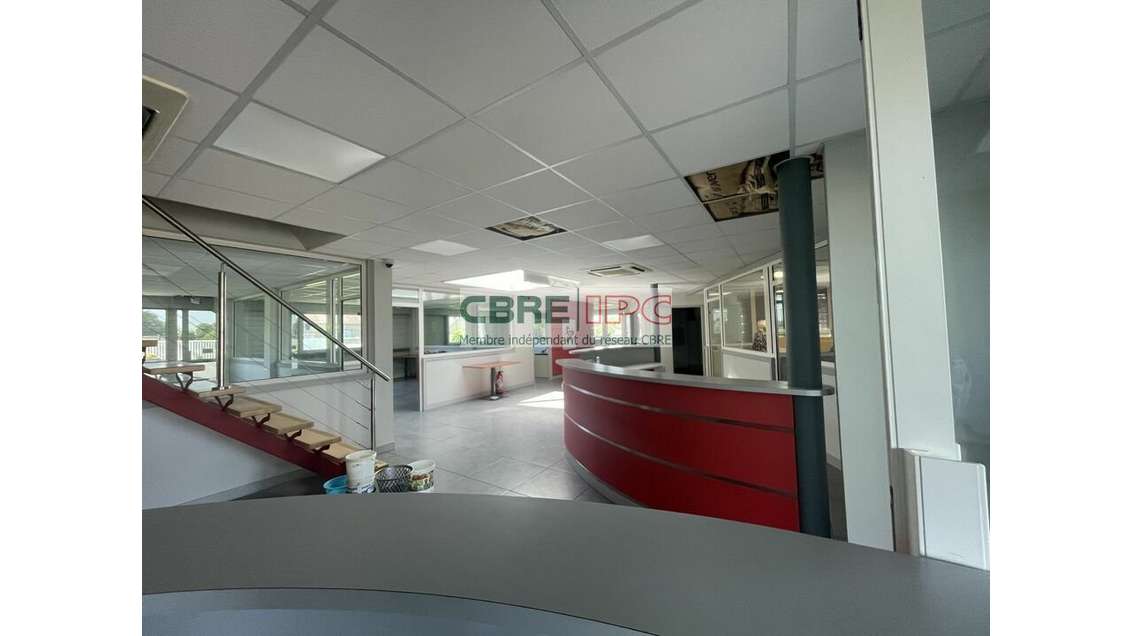 Vente local d'activités 1000m² à Auriac
