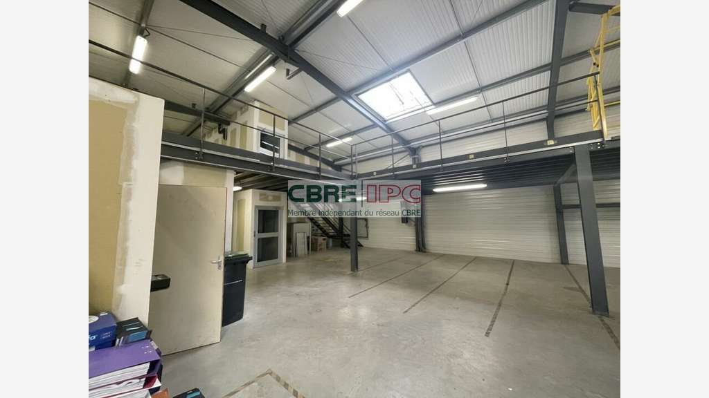 Vente local d'activités 1000m² à Auriac
