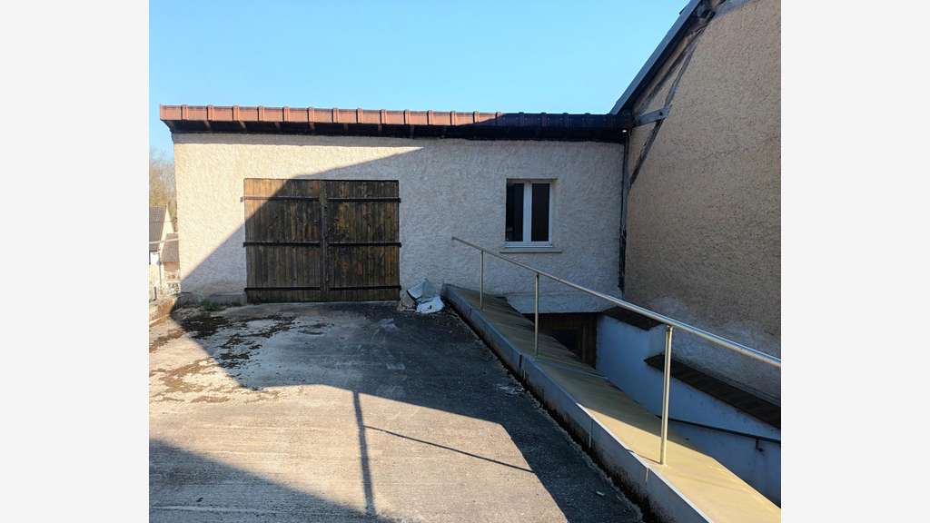 Vente local industriel de 60m² à 5 min d'Auxerre