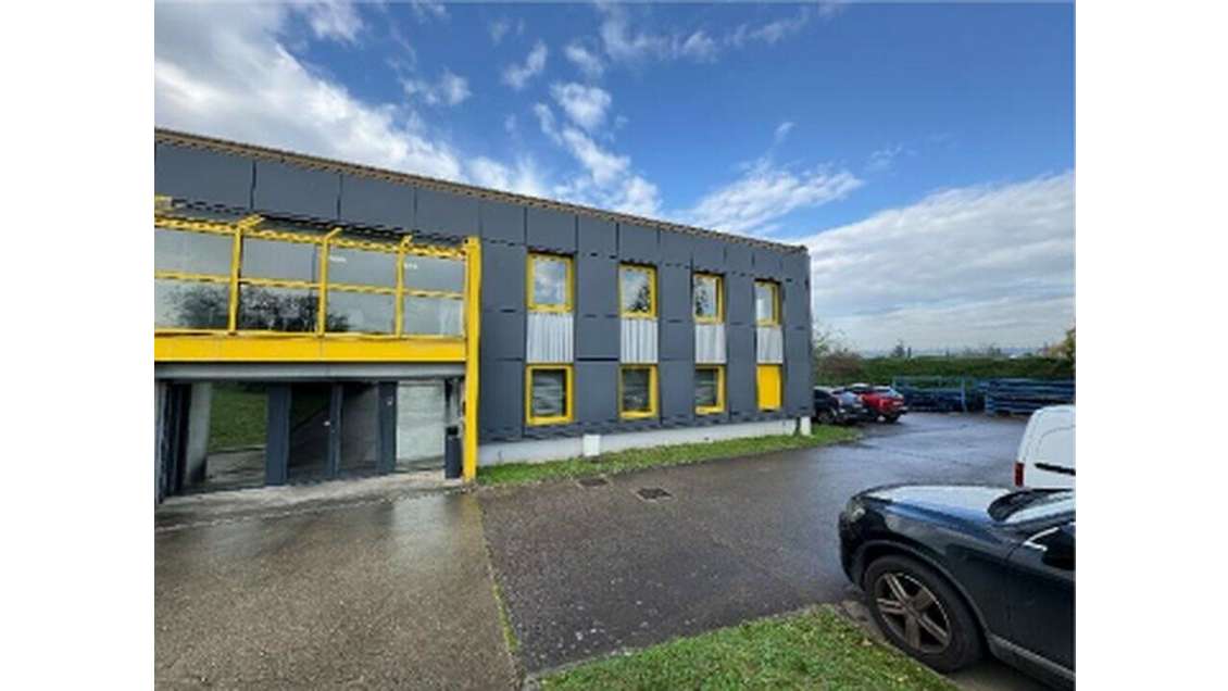Local d'activités 5393m² à vendre à Balan (01)