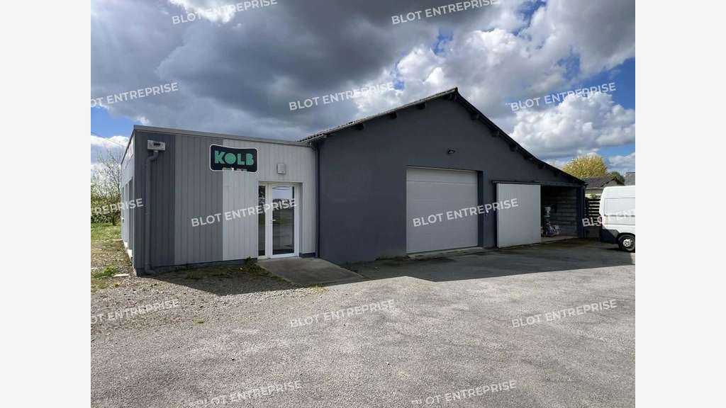 A vendre local d'activités bureaux 270m² à Balazé