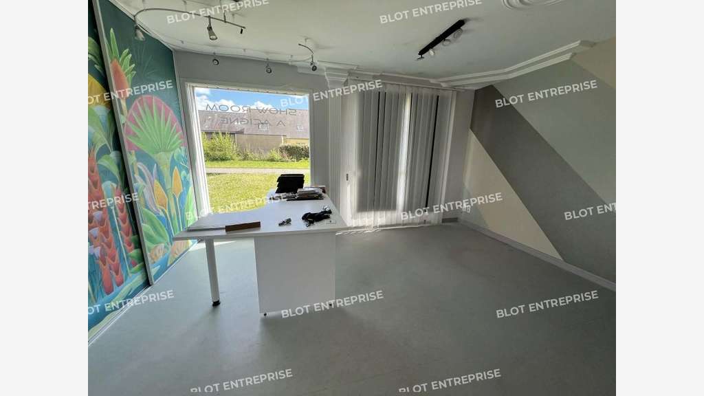 A vendre local d'activités bureaux 270m² à Balazé