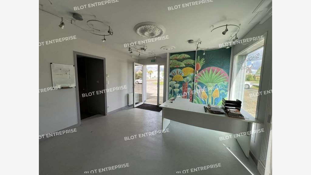 A vendre local d'activités bureaux 270m² à Balazé